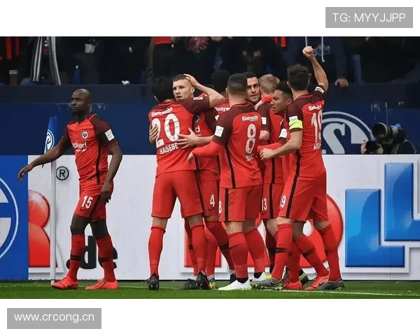 弗赖堡边路进攻表现稳健,战术执行持续提升 弗赖堡边路进攻表现稳健,战术执行持续提升